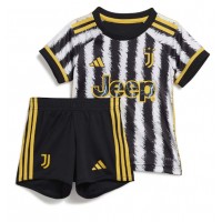 Otroški Nogometni dresi Juventus Domači 2023-24 Kratek Rokav (+ Kratke hlače)